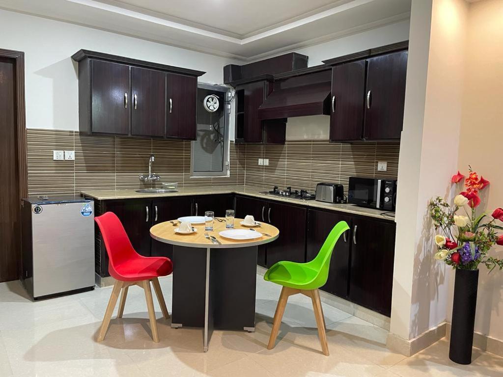 Appartamento Marine Tower Rawalpindi Esterno foto