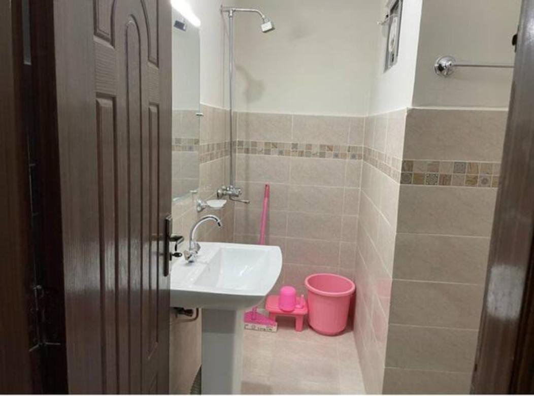 Appartamento Marine Tower Rawalpindi Esterno foto